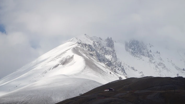 Erciyes'te kar 30 santime ulaştı, manzara kartpostalları aratmadı