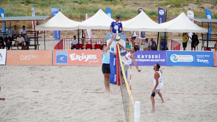 Erciyes'te plaj voleybolu turnuvası tüm hızıyla devam ediyor