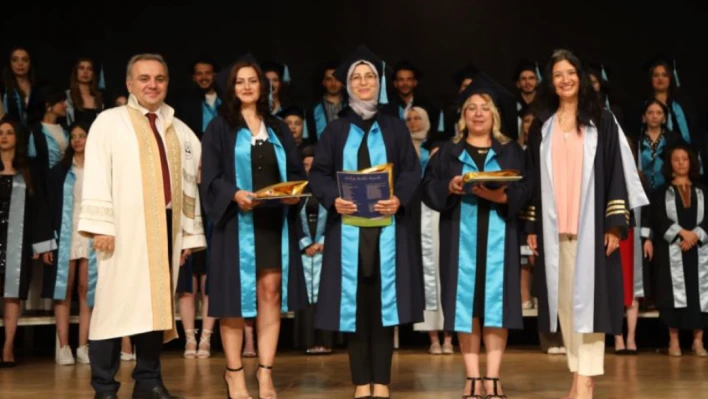 ERÜ'de mezuniyet sevinci!