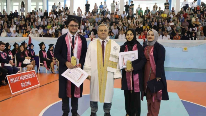 ERÜ Mühendislik Fakültesi'nde 800 öğrenci mezun oldu