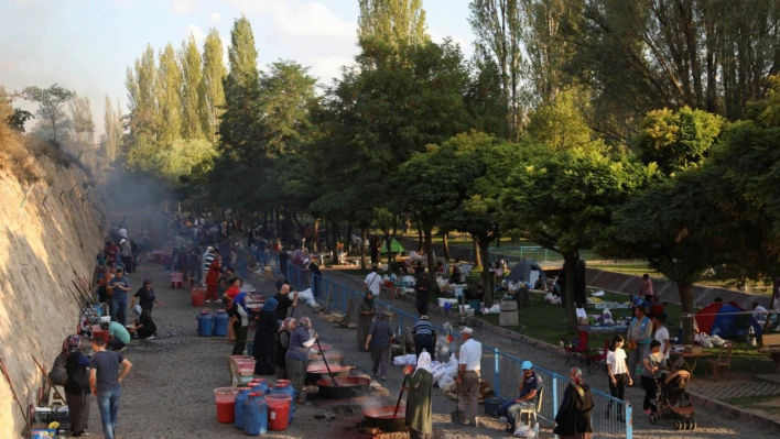 Evliyalar Parkı'nda salçalar fokur fokur kaynıyor!