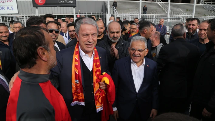 Hulusi Akar da Kayserispor maçını izledi