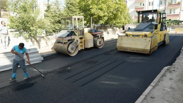 Yollarda asfalt  çalışmaları devam ediyor