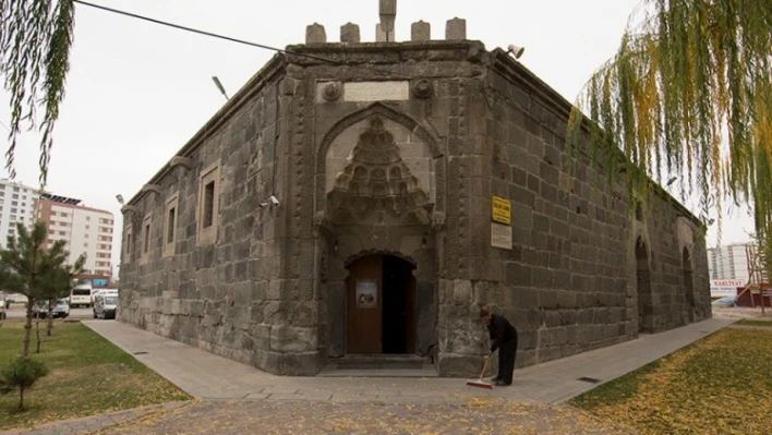 İşte 12. Yüzyıldan Günümüze Ulaşan Medrese, Hamam ve Camiden oluşan Tarihi Yapı