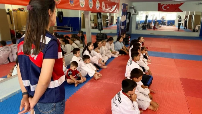 Jandarma'dan taekwondo öğrencilerine eğitim!