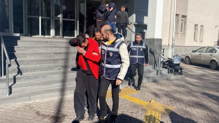 Kayseri'de 14 Şahıs Yakalandı!