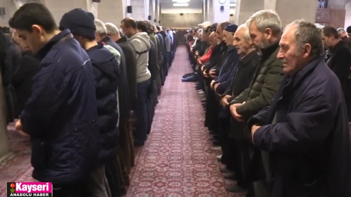 Kayseri'de depremlerde vefat edenler için gıyabi cenaze namazı kılındı
