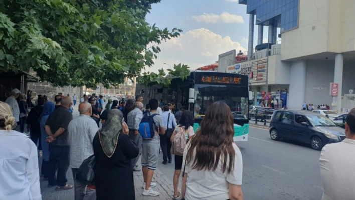 Kayseri'de Toplu Taşımada Yeni Değişiklikler! Birçok İlçe ve Mahallede Sefer Saatleri Değişti!