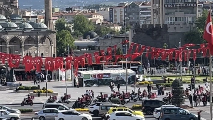 Kayseri'de ünlü yemek firması kuryeleri eylem yaptı!