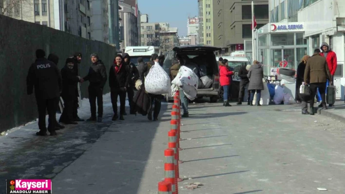 Kayseri'deki ağır hasarlı binada yıkım öncesi tahliyeler başladı