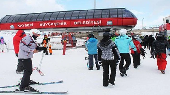 Erciyes'te kar kalınlığı 120 santime ulaştı  