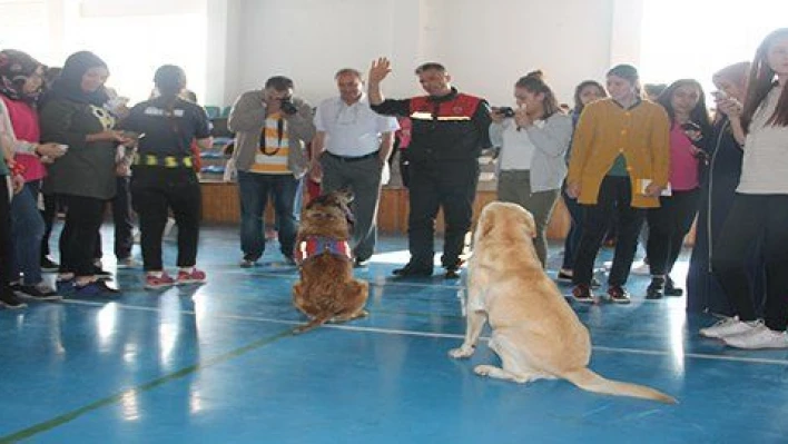 İl Jandarma Komutanlığı öğrencileri uyardı