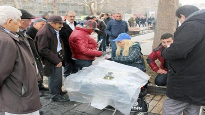 Piyangocularda, amorti yoğunluğu  