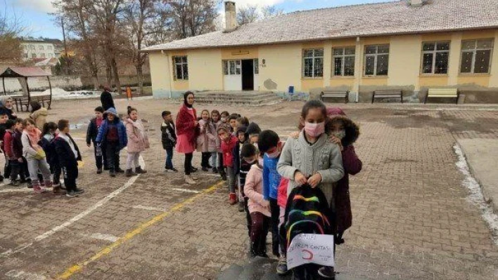 Tomarza'da öğretmen ve öğrencilere afet farkındalık eğitimi verildi