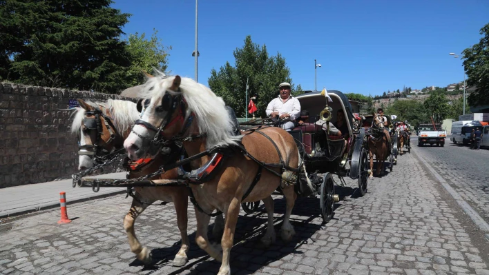 Filistinli milli sporcular faytonla Talas'ı gezdi