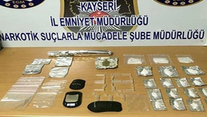 4 uyuşturucu satıcısı yakalandı