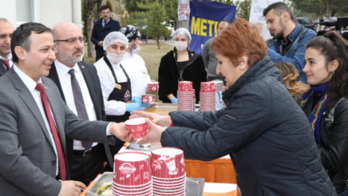 ERÜ'de çorba tadım etkinliği rektörler çorba dağıttı