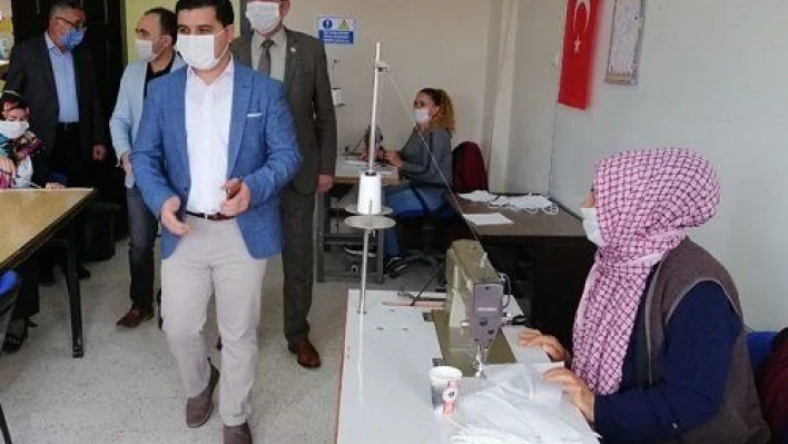 Kaymakam Balkanlıoğlu'ndan maske diken kursiyerlere ziyaret