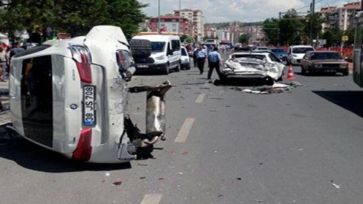 Otobüs kazasında üniversite öğrencisi hayatını kaybetti