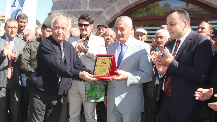 İncesu Belediye Başkanı Zekeriya Karayol Muhtarlar Odasını açtı 