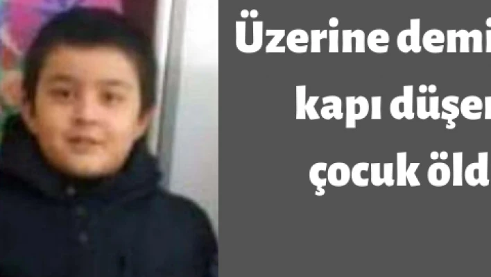 Üzerine demir kapı düşen çocuk öldü