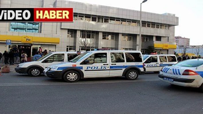 Kayseri Posta İşleme Merkezi'nde bulunan bir kargoda bomba bulunduğu iddiası üzerine polis alarma ge