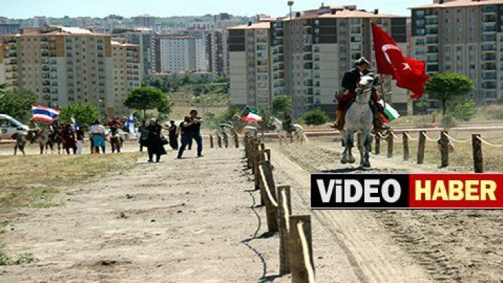 ERÜ'de 1. Uluslararası Sancak Beyi Atlı Okçuluk Müsabakası başladı