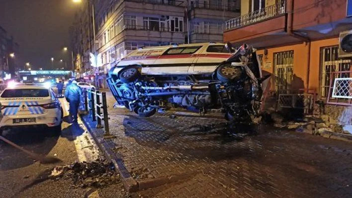 Kayseri'de ambulans ile otomobil çarpıştı: 5 yaralı