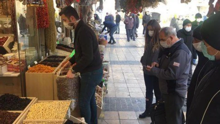 Kaldırım işgali yapan esnaf denetlendi