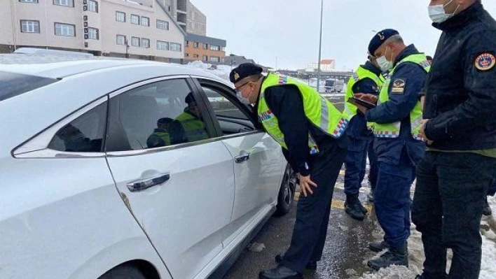 İl Jandarma Komutanı trafik denetiminde