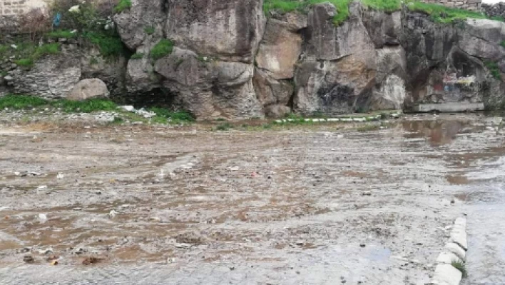 Toroslar'dan gelen su boşa akıyor