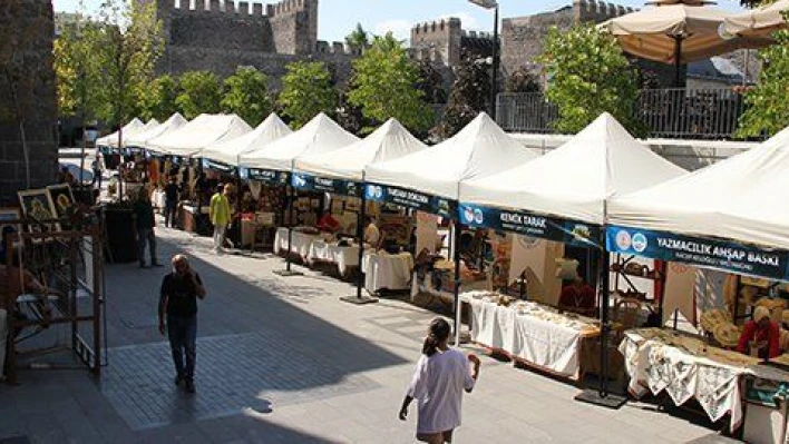 Geleneksel el sanatlarını festivallerde tanıtıyorlar