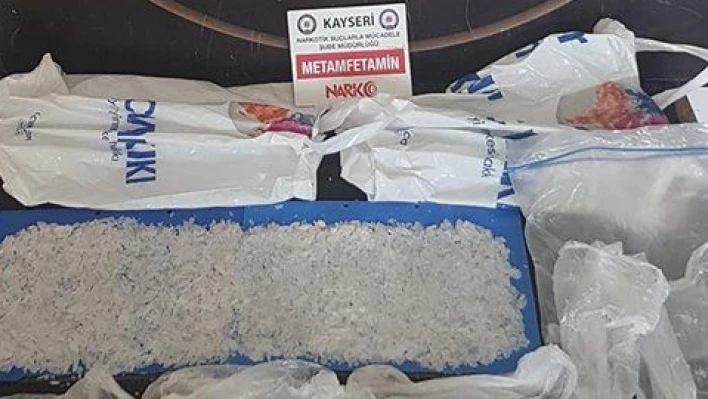 Uyuşturucuyu Kayseri'ye getiremeden yakalandılar