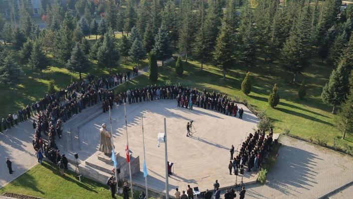 Erciyes Üniversitesi'nde 10 Kasım Atatürk'ü Anma töreni gerçekleştirildi