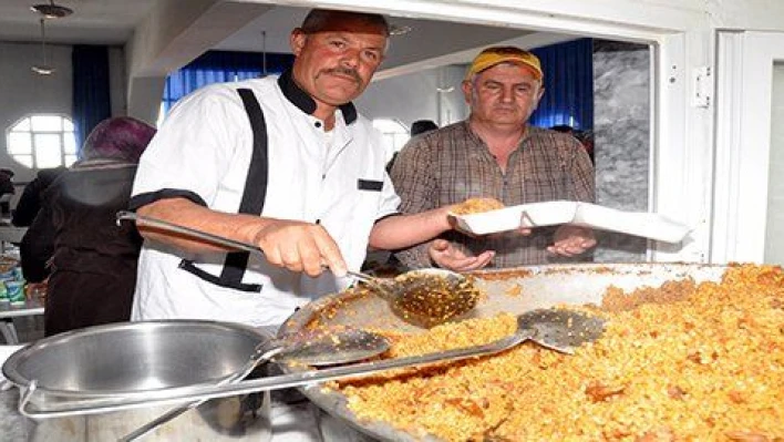 Sarıoğlan'da Mehmetçik Vakfı için kermes  