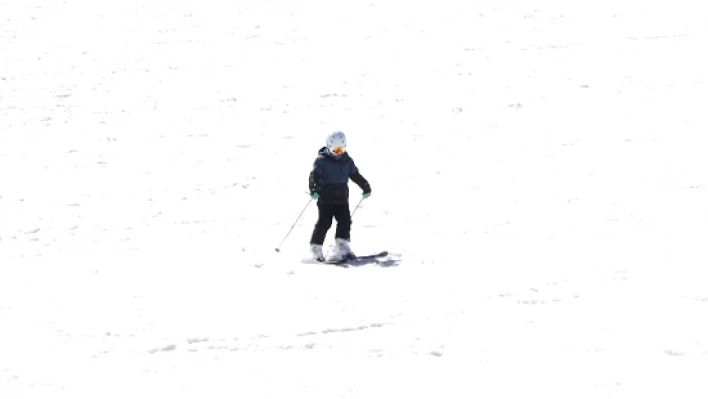 Erciyes'te kayak keyfi nisanda da devam ediyor