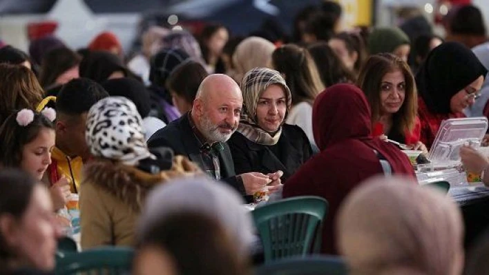 Başkan Çolakbayrakdar iftarda gençlerle buluşuyor