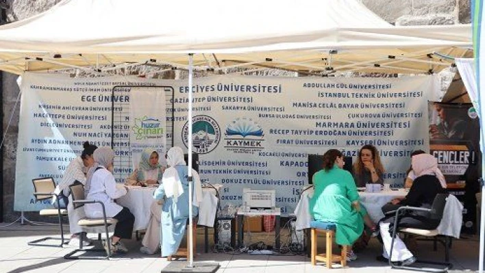 Büyükşehir 15 günde bin 500 öğrenciye ücretsiz danışmanlık hizmeti verdi