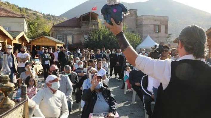 Talas Antika Pazarı'na mezat damga vurdu