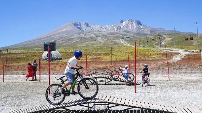  Şampiyon bisikletçiler Erciyes'te yetişecek