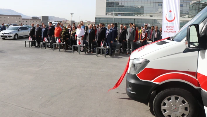 Merhum eşi adına Şehir Hastanesine Ambulans bağışladı