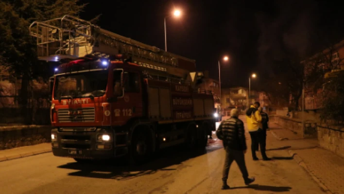 Bahçesindeki ağacı yakmaya çalıştı gözaltına alındı