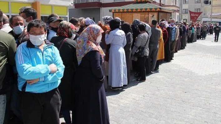 Sosyal mesafe sıfıra indi, gıda yardımı iptal edildi