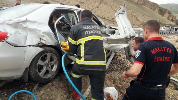 Malatya- Kayseri yolunda araç bariyerlere çarptı: 1 ölü, 2 yaralı