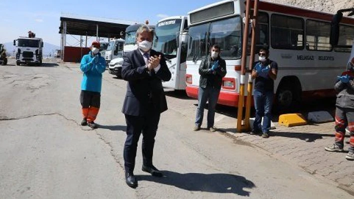 Palancıoğlu, temizlik görevlilerini alkışladı