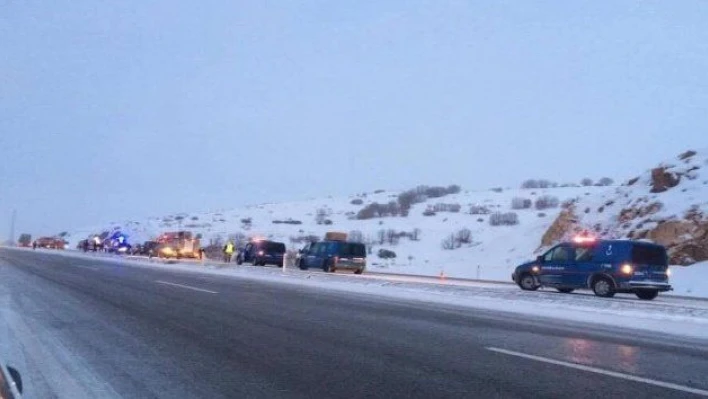 Kayseri'de yolcu otobüsü devrildi: 21 yaralı