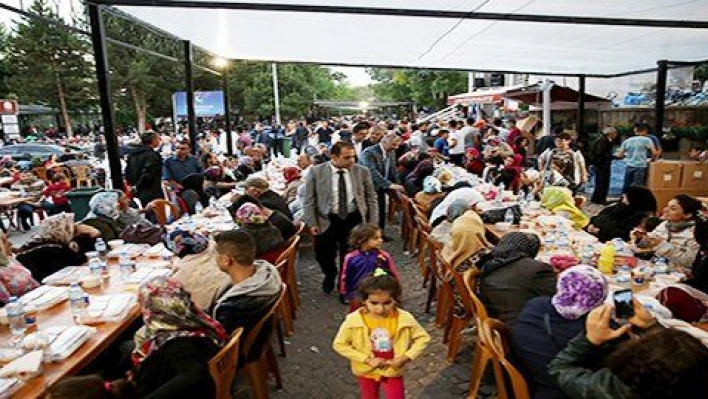 Büyükşehir iftarı Seyyid Burhaneddin'de