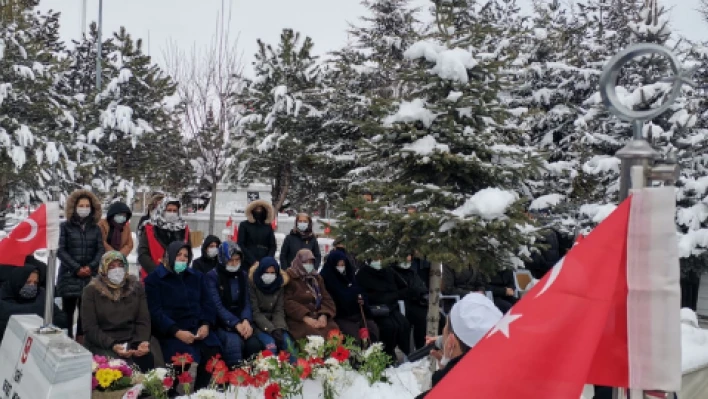 Kayseri'nin ilk kadın şehidi Pürnek kabri başında anıldı