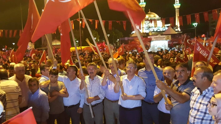 Kayseri Şeker, çiftçisi, çalışanı ve yönetimiyle 15 Temmuz coşkusuna coşku kattı