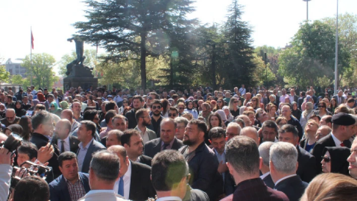 Vali Gökmen Çiçek adeta miting havasında uğurlandı